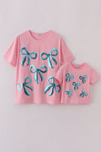 Load image into Gallery viewer, Pink bow sequin mom&amp;me top
