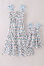 Load image into Gallery viewer, Blue hydrangea bow smocked mom&amp;me dress
