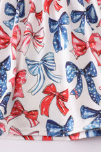 Load image into Gallery viewer, Bow print mom&amp;me top
