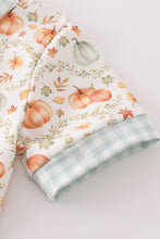 Load image into Gallery viewer, Green pumpkin print girl ruffle shorts set
